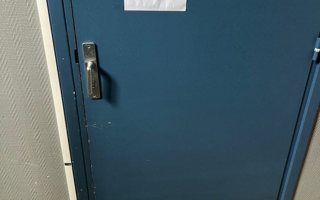 Avant Sécurisation d’une porte d’immeuble à Noisy le Sec après effraction