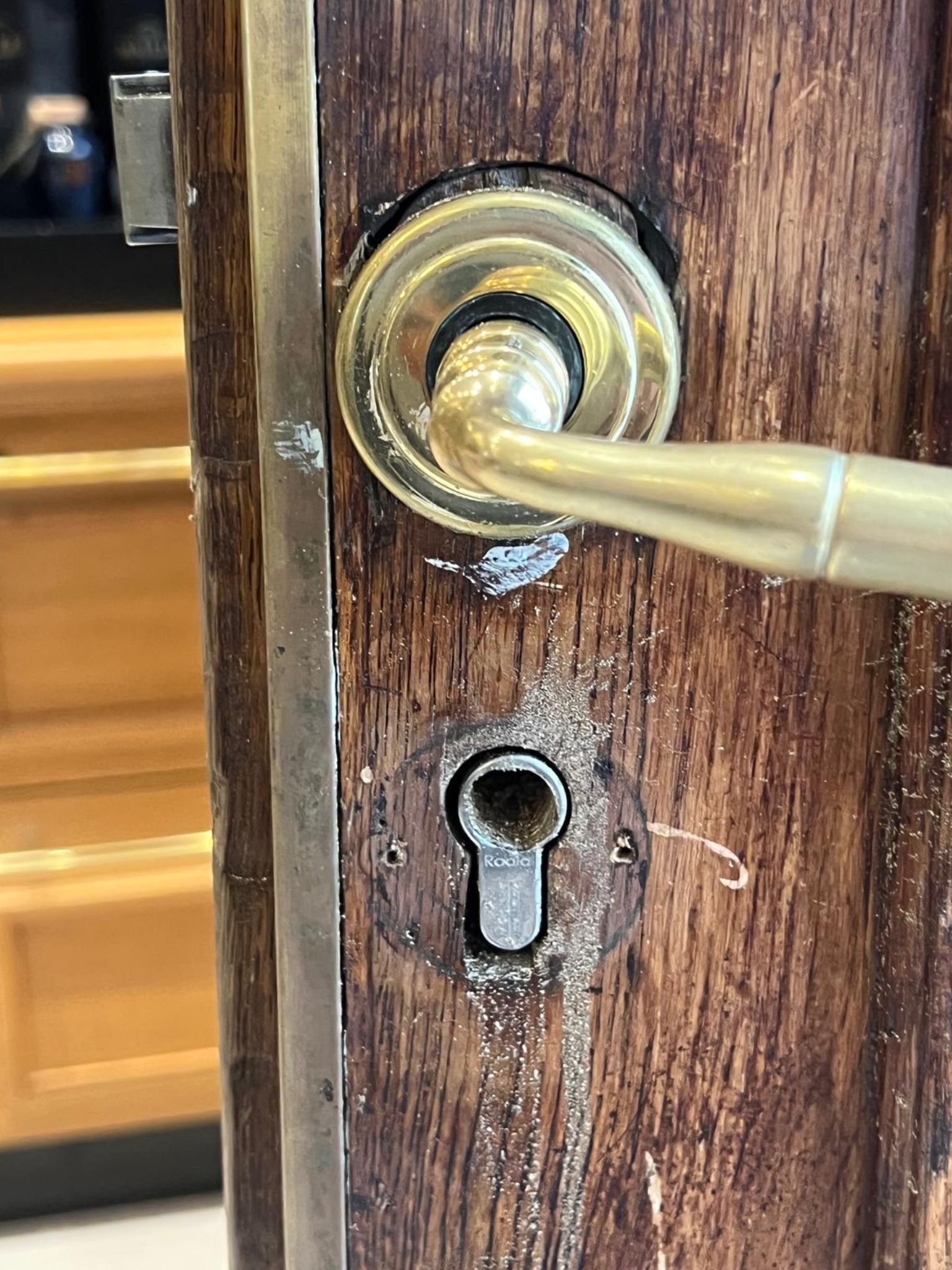 Pendant ouverture porte magasin Paris 9e - Fraisage cylindre Radialis